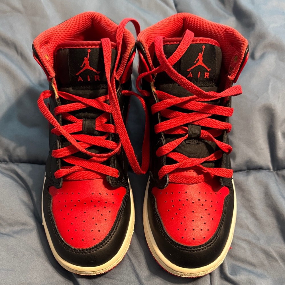 Youth Air Jordan sz 5Y